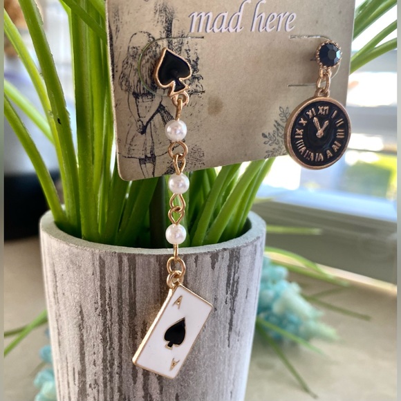 Jewelry - Alice in Wonderland♠️Mismatched Earrings